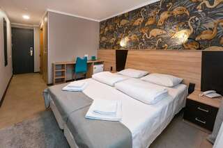 Гостиница Гелиос Отель Зеленогорск Улучшенный двухместный номер с 1 кроватью или 2 отдельными кроватями-1